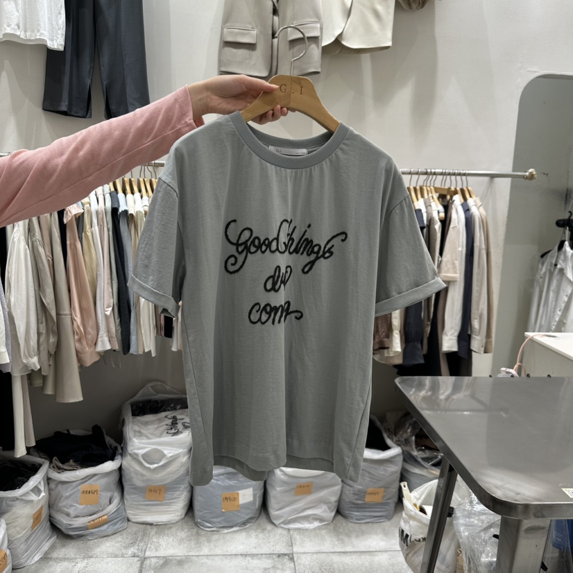 G.I-L韓國直郵㊣東大門實拍女裝新品人氣休閑職業T恤刺繡G.I-LT恤圖色2