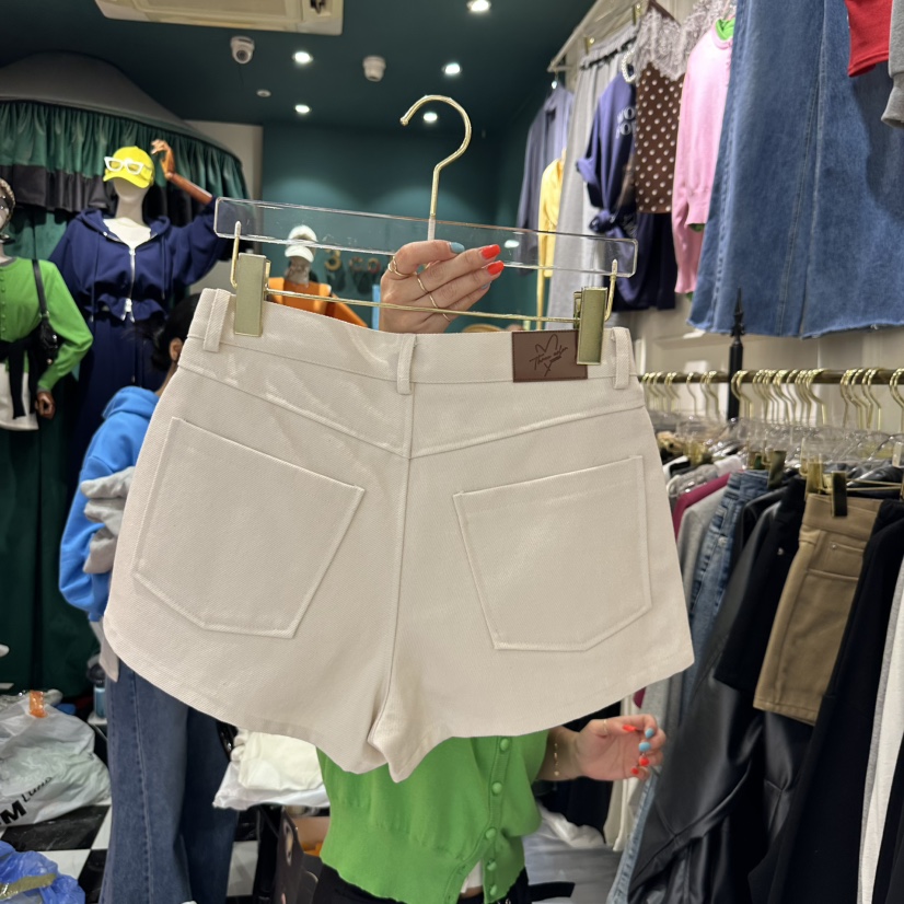 3COLOR(此品牌名稱會遭售假投訴,建議淘寶店鋪商品名稱中不要使用)韓國直郵㊣女裝新款時尚短褲斜紋布Three color短褲