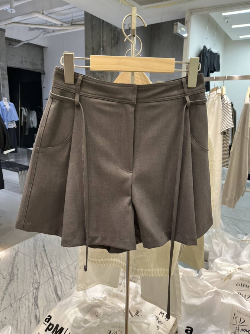 BLEECKER直郵韓國代購㊣女裝新款職業推薦熱賣時尚短褲含腰繩BLEECKER短褲圖色1