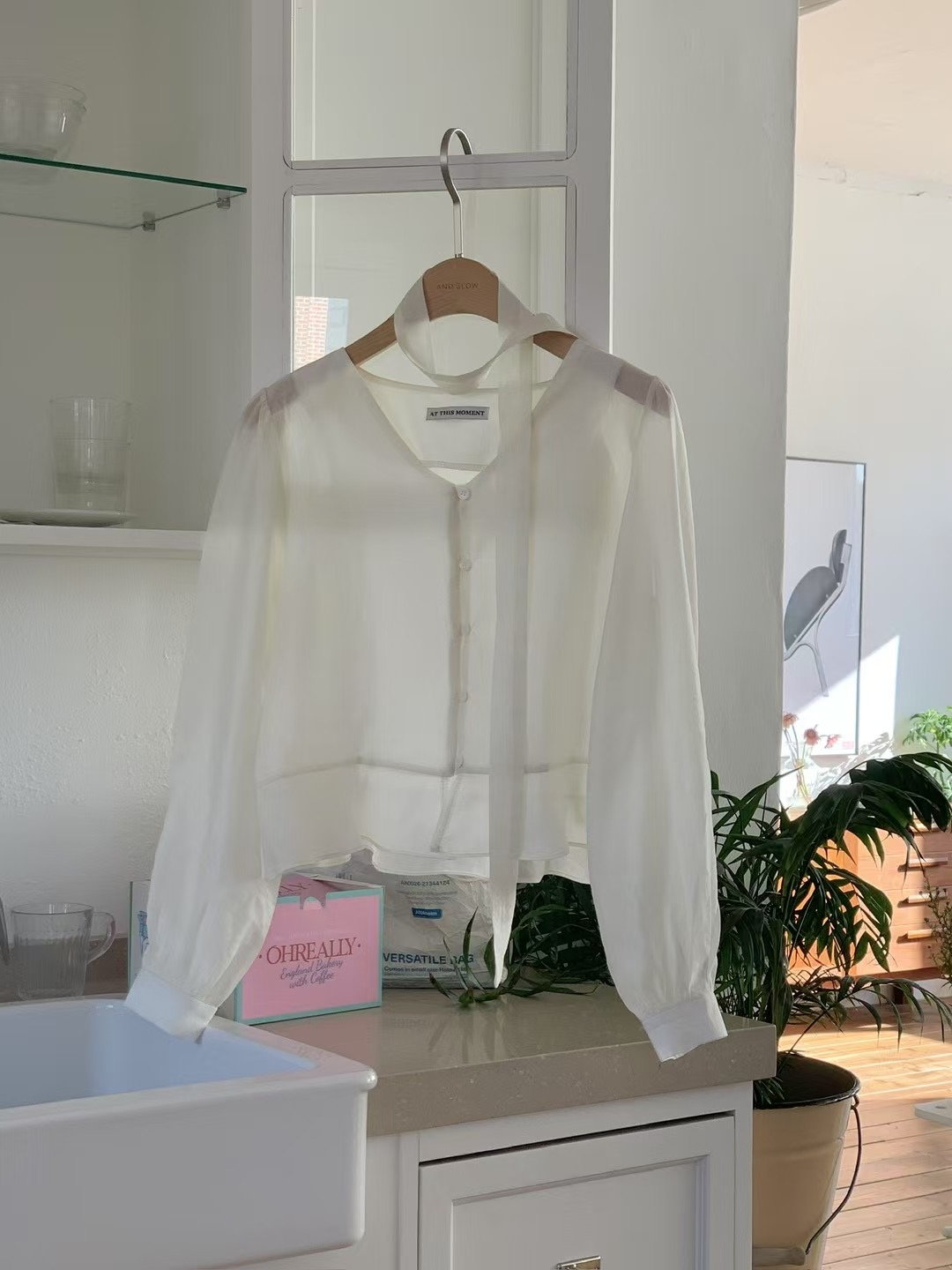 AT THIS MOMENT韓國㊣直郵東大門代購女裝新品25春夏襯衫蕾絲衫AT THIS MOMENT襯衫/蕾絲衫圖色2