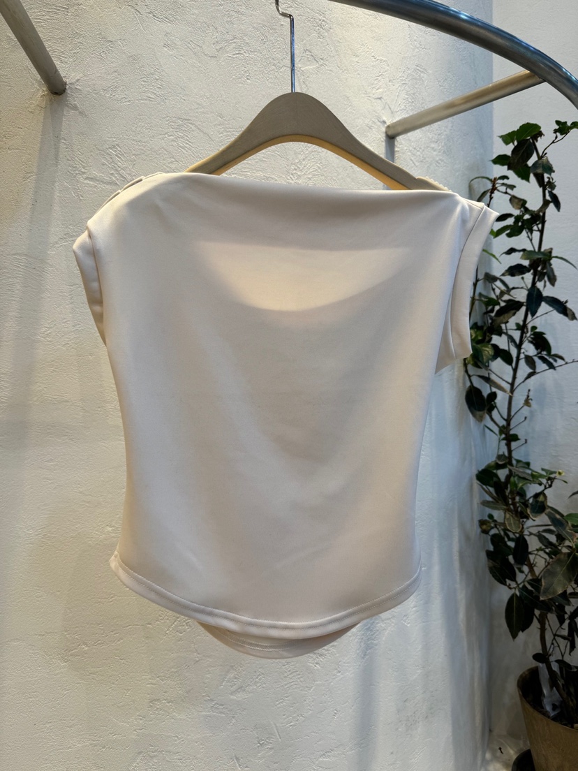 RIAH直郵韓國代購㊣女裝新品熱賣休閑職業推薦人氣時尚T恤打折RIAHT恤