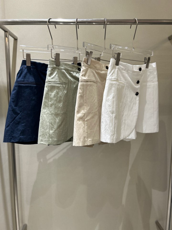 LATTE東大門實拍女士新款真品25春夏時尚推薦人氣熱賣職業短裙LATTE短裙
