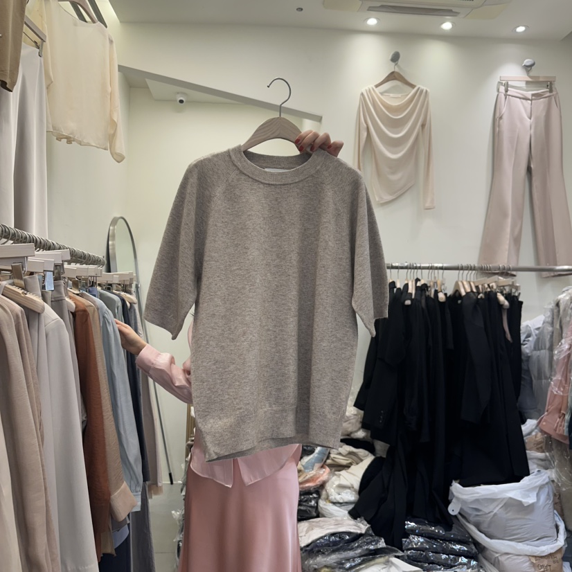 THE LOW韓國直郵㊣東大門實拍女裝新品休閑熱賣25春夏T恤奶油色THE LOWT恤圖色2