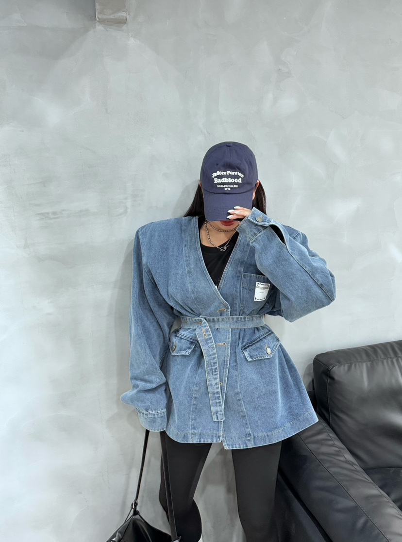BLACK BABI韓國直郵㊣東大門實拍女裝新品人氣熱賣夾克含腰帶BLACK BABI夾克