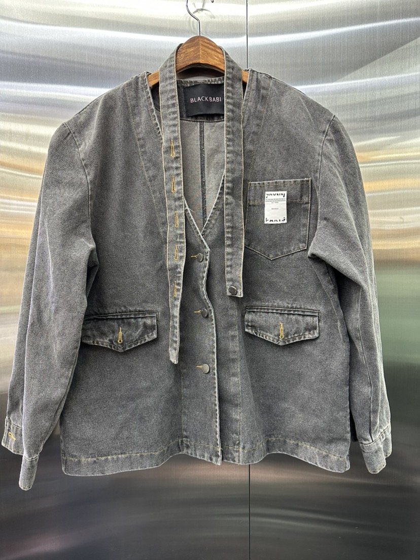 BLACK BABI韓國直郵㊣東大門實拍女裝新品人氣熱賣夾克含腰帶BLACK BABI夾克圖色2