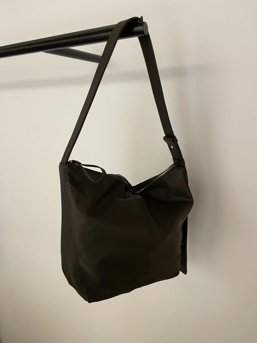 BOLD-A韓國直郵㊣女裝新品推薦熱賣25春夏人氣時尚單肩斜跨包RE BOLD單肩/斜跨包圖色2