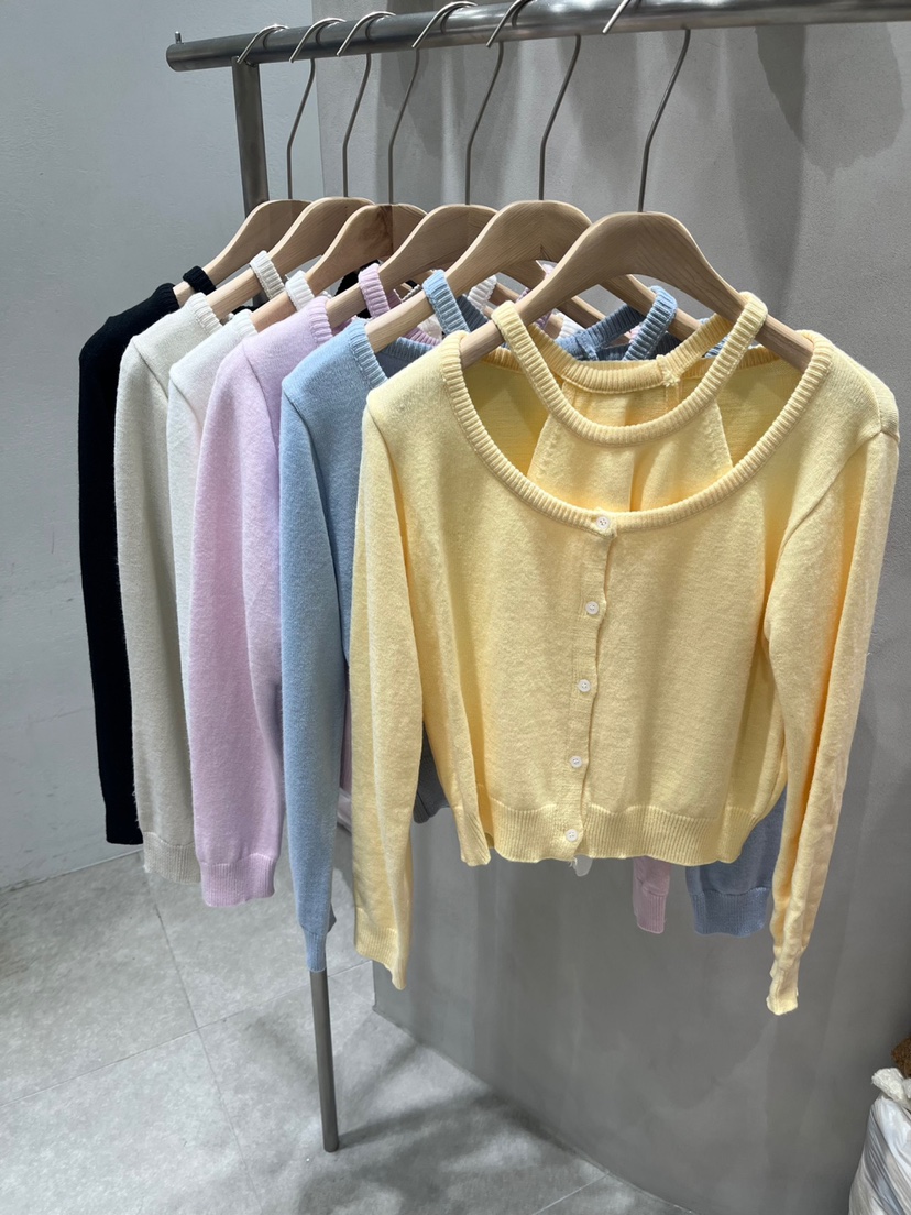 EVERCOMMERCE METICULOUSLY DESIGNED韓國直郵㊣東大門實拍女裝新款人氣套裝開衫EVERCOMMERCE METICULOUSLY DESIGNED套裝