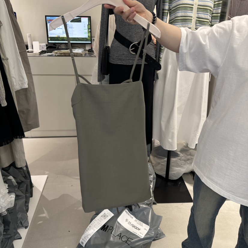 MENTOR韓國直郵㊣東大門實拍女裝新款職業推薦吊帶背心緊身MENTOR吊帶/背心
