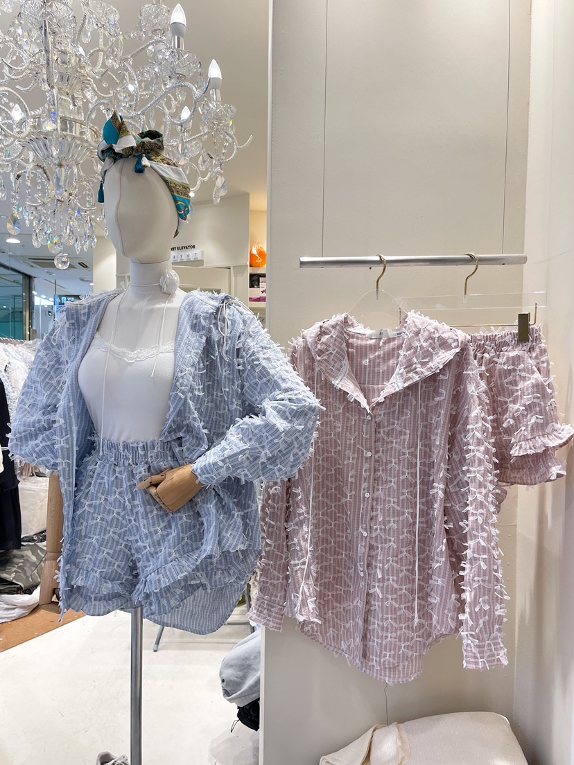 81 MARKET-L東大門直郵女士新品職業時尚真品人氣襯衫蕾絲衫81 MARKET-L襯衫/蕾絲衫