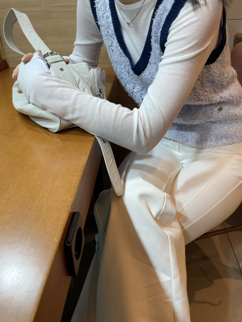 GLITTER直郵韓國代購㊣女裝新品休閑人氣推薦針織衫不含內搭GLITTER針織衫