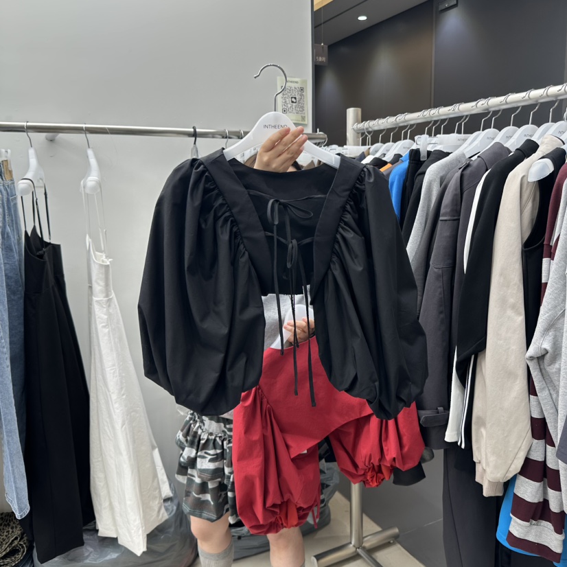 INTHEEND韓國㊣直郵東大門代購女裝新品推薦襯衫蕾絲衫泡泡袖INTHEEND襯衫/蕾絲衫圖色2