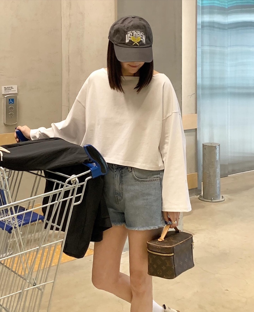 COURGETTE韓國直郵㊣東大門實拍女裝新品熱賣時尚長袖T恤短款COURGETTE長袖T恤