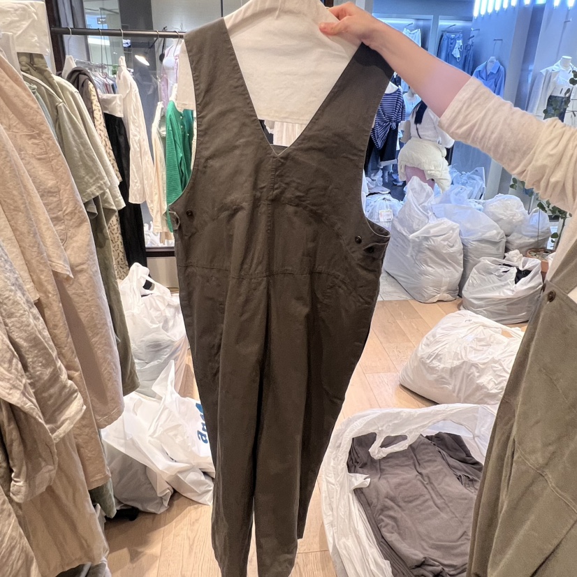 LE JARDINET韓國直郵㊣女裝新款時尚人氣熱賣背帶褲不含內搭LE JARDINET背帶褲