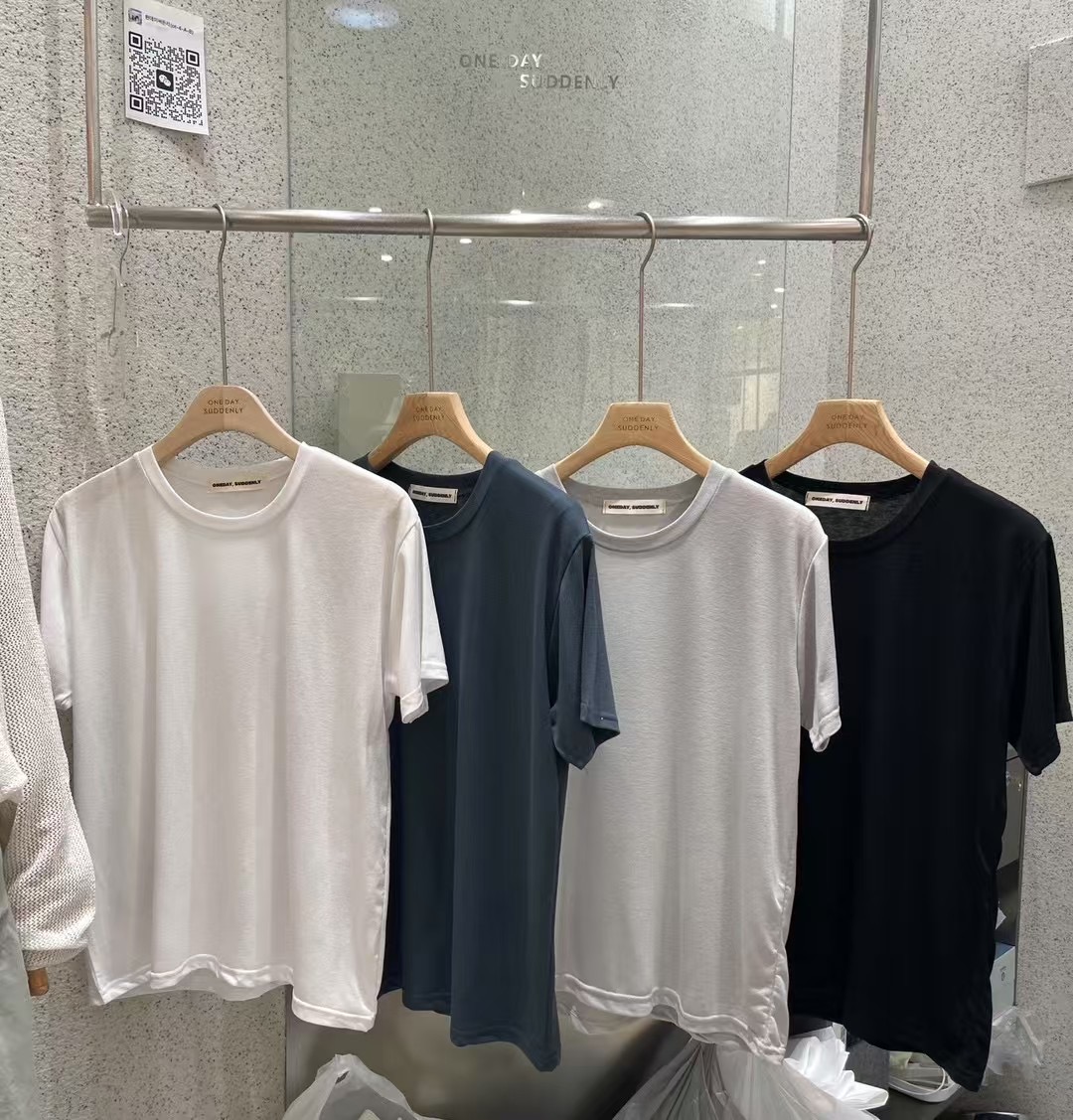 ONE DAY SUDDENLY韓國直郵㊣東大門實拍女裝新品休閑人氣T恤ONE DAY SUDDENLYT恤圖色2左二色