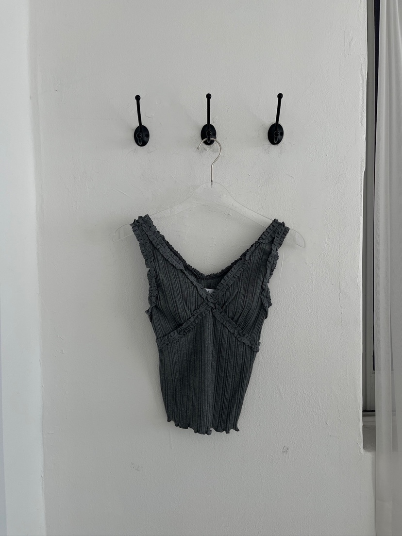 JUDYQUE韓國直郵㊣東大門實拍女裝新款25春夏推薦吊帶背心褶皺JUDYQUE吊帶/背心圖色2