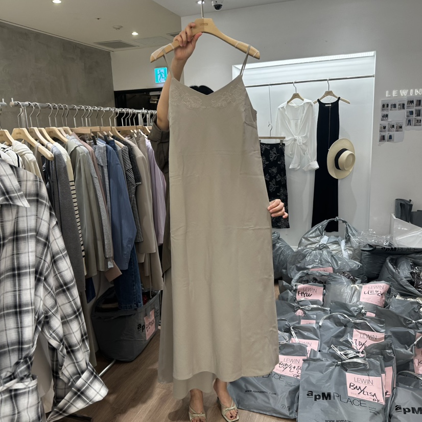 LEWIN韓國直郵㊣女裝新品人氣休閑25春夏推薦熱賣連衣裙刺繡LEWIN連衣裙圖色2
