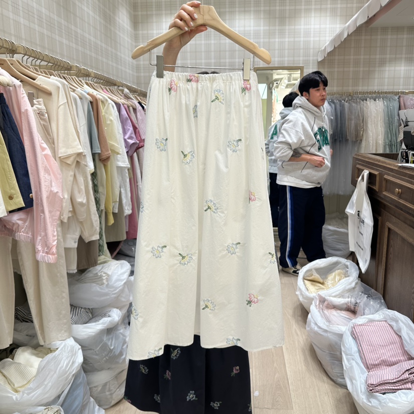 OURMOMENT韓國直郵㊣東大門實拍女裝新品熱賣推薦人氣時尚長裙OURMOMENT長裙