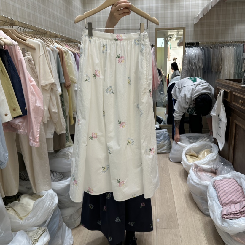 OURMOMENT韓國直郵㊣東大門實拍女裝新品熱賣推薦人氣時尚長裙OURMOMENT長裙圖色2