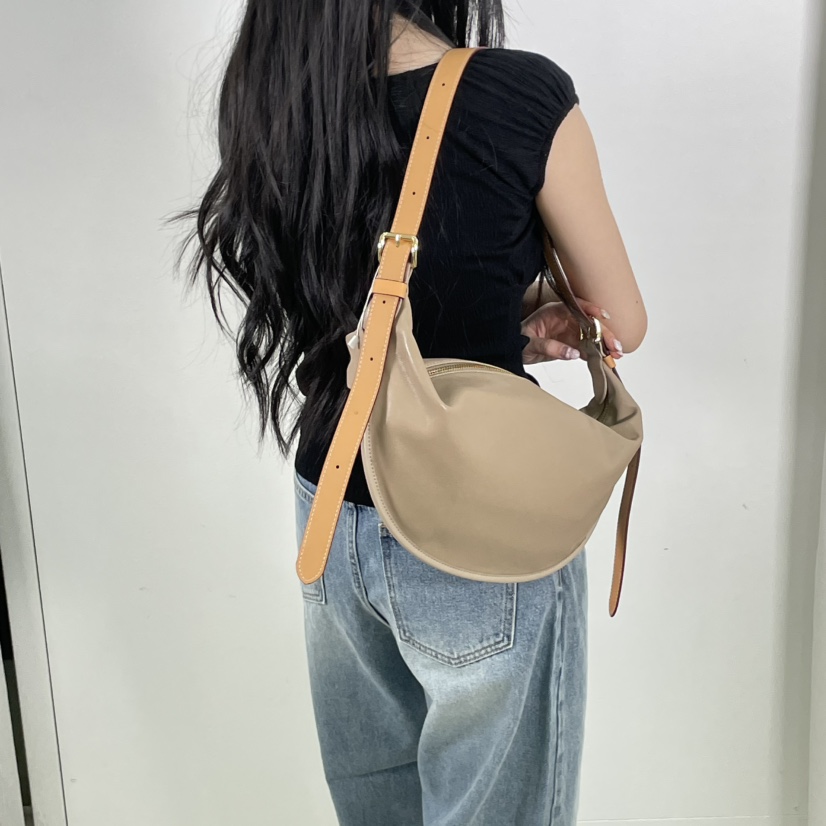 J PLACE直郵韓國代購㊣女裝新款休閑推薦熱賣單肩斜跨包腰帶J PLACE單肩/斜跨包