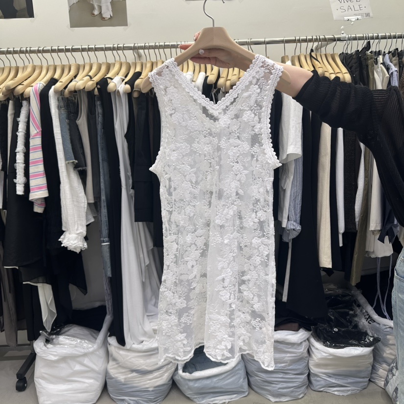 VIVEL韓國直郵㊣東大門實拍女裝新品推薦時尚休閑連衣裙刺繡VIVEL連衣裙