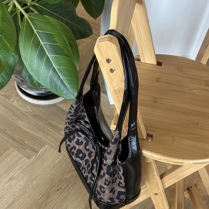 POSH BLUE韓國直郵㊣東大門實拍女裝新品時尚手拿包腋下包POSH BLUE手拿包/腋下包