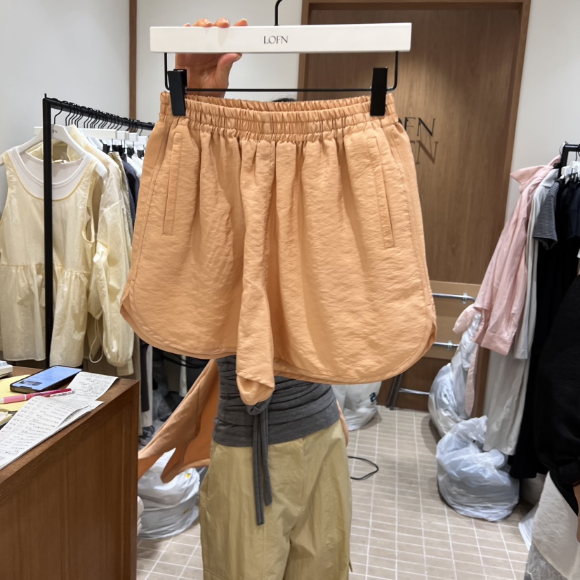 LOFN東大門實拍女裝新品25春夏時尚人氣熱賣職業推薦休閑短褲LOFN短褲圖色2
