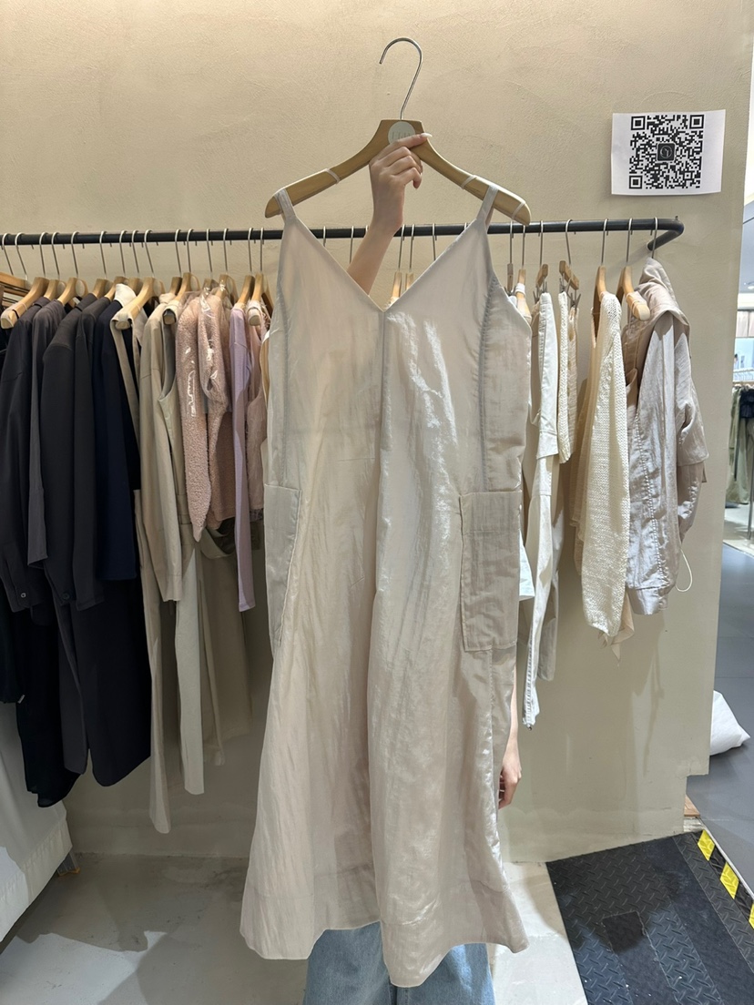 ERIA東大門直郵女裝新品熱賣休閑人氣時尚推薦25春夏連衣裙ERIA/HUE連衣裙
