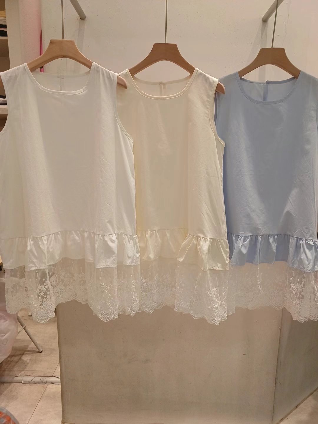JAMES 제임스韓國代購女裝新品25春夏職業人氣吊帶背心蕾絲JAMES吊帶/背心
