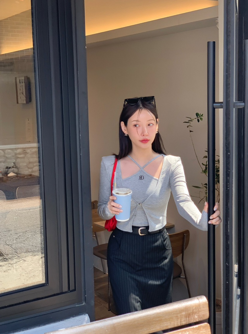 REVE CITE-L韓國㊣直郵東大門代購女裝新款推薦套裝掛脖開衫套裝REVE CITE套裝圖色2