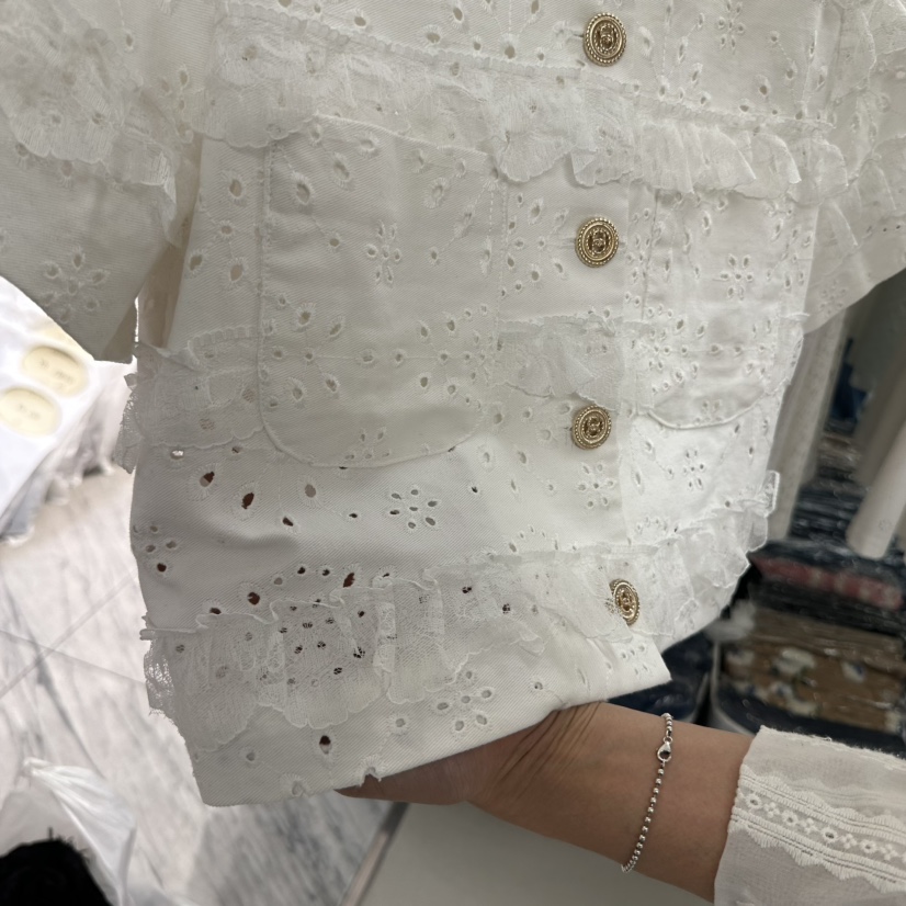 CORNER韓國直郵㊣東大門實拍女裝新品休閑襯衫蕾絲衫荷葉邊刺繡CORNER.302襯衫/蕾絲衫