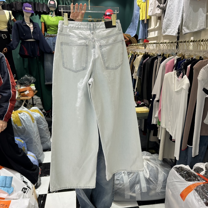 3COLOR(此品牌名稱會遭售假投訴,建議淘寶店鋪商品名稱中不要使用)韓國直郵㊣女裝新款熱賣牛仔褲Three color牛仔褲