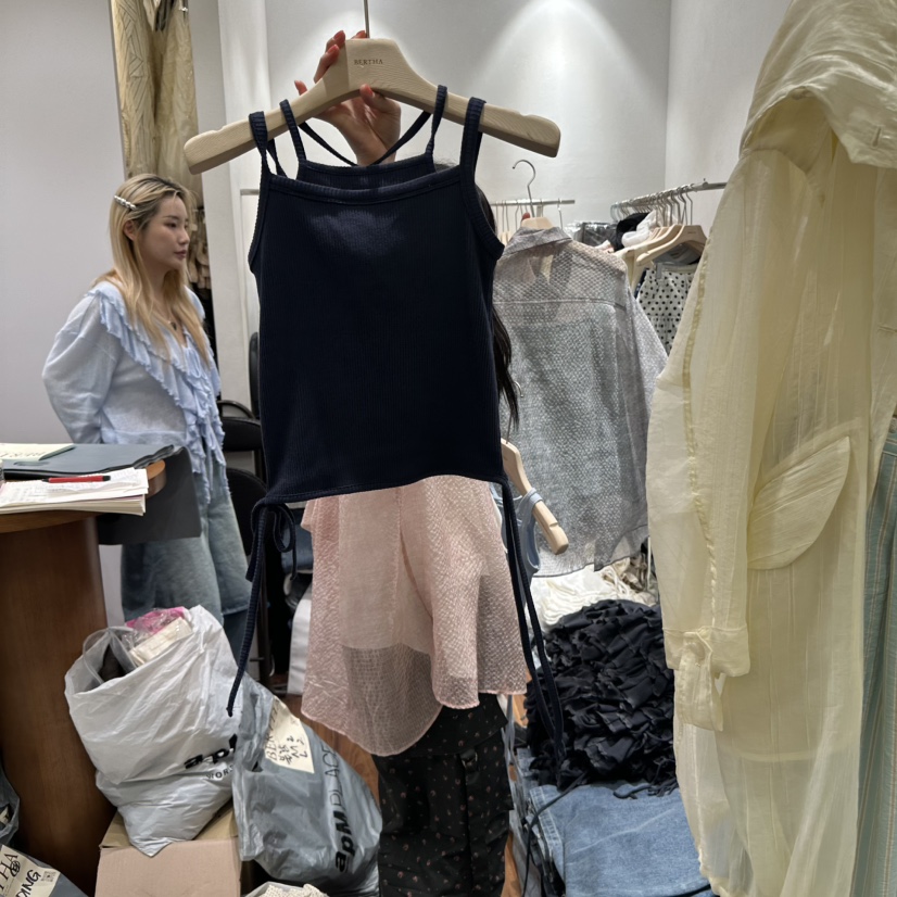 BERTHA韓國直郵㊣東大門實拍女裝新品推薦熱賣時尚吊帶背心BERTHA吊帶/背心圖色2