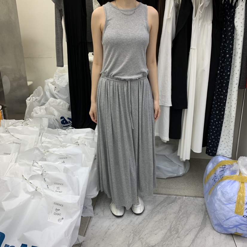 ESSENCE韓國㊣直郵東大門代購女裝新款人氣休閑連衣裙超長褶皺ESSENCE連衣裙圖色3