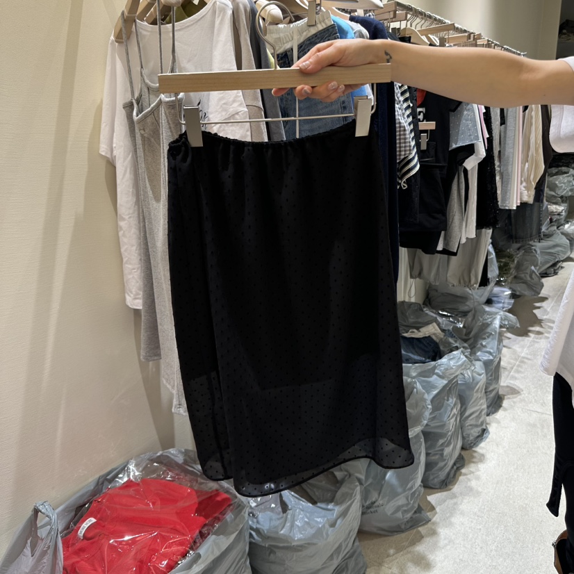 MOREMORE韓國直郵女士新品推薦25春夏人氣半身裙中短裙圓點裙more more半身裙/中短裙