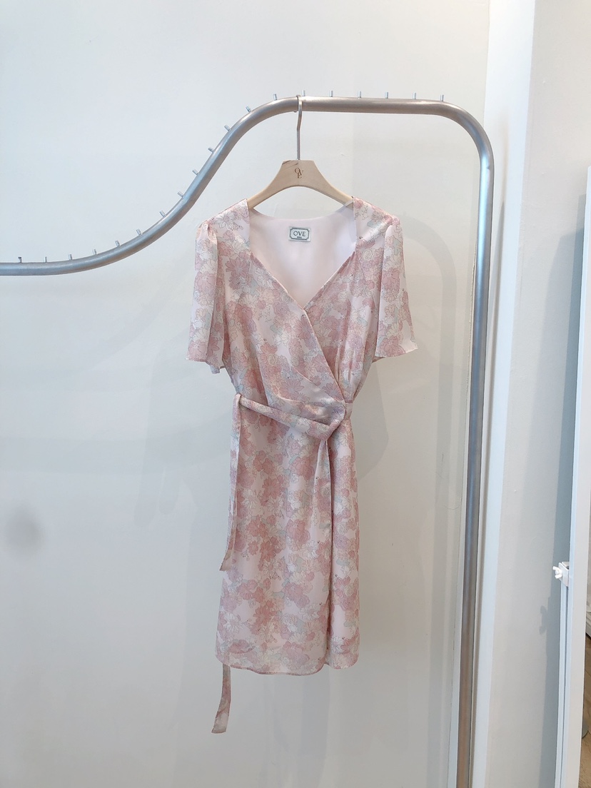 OVE韓國直郵㊣東大門實拍女裝新款休閑人氣熱賣時尚25春夏連衣裙OVE連衣裙圖色2