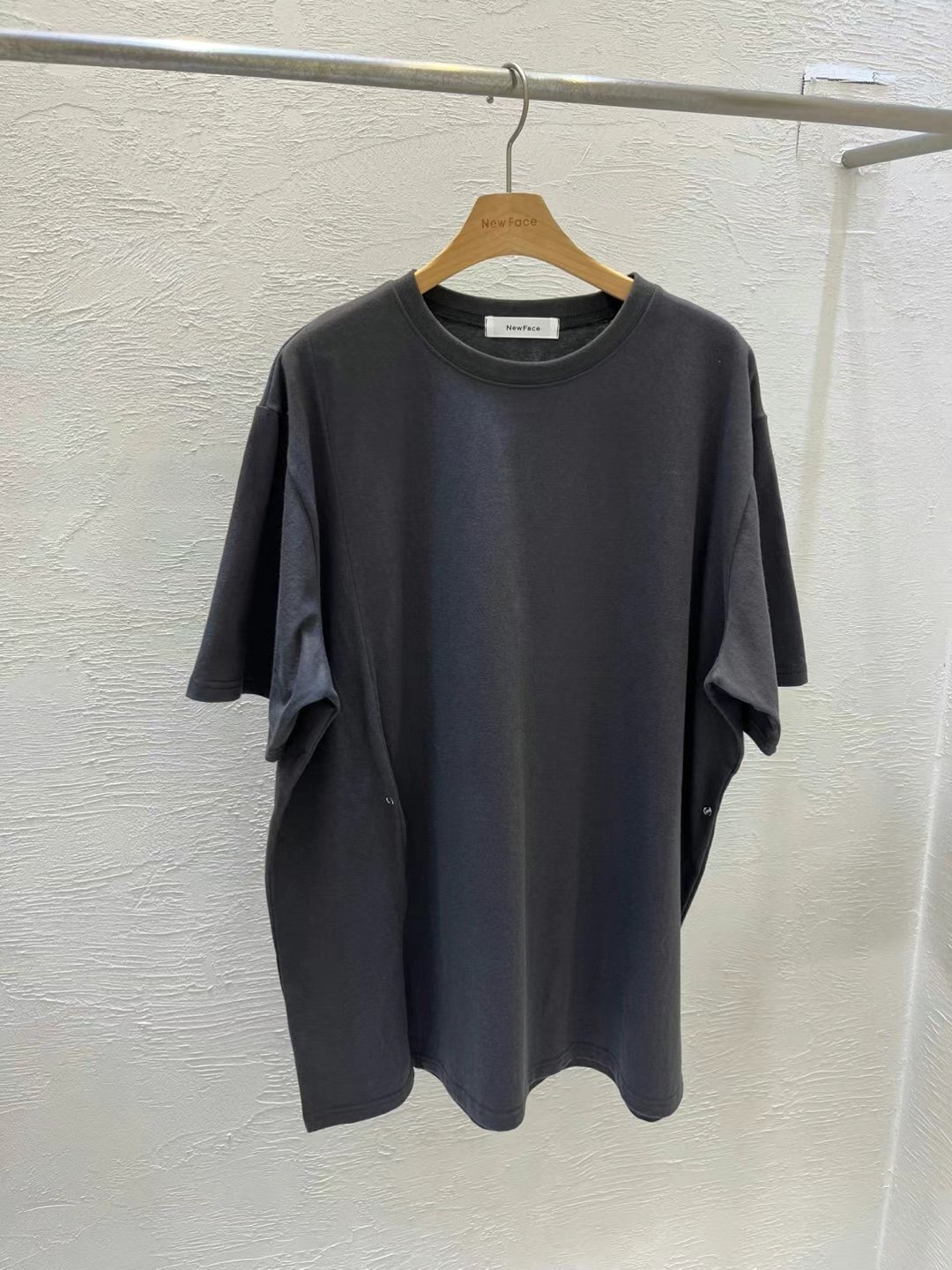NEW FACE韓國直郵㊣女裝新品熱賣人氣推薦時尚25春夏休閑T恤NEW FACET恤圖色2