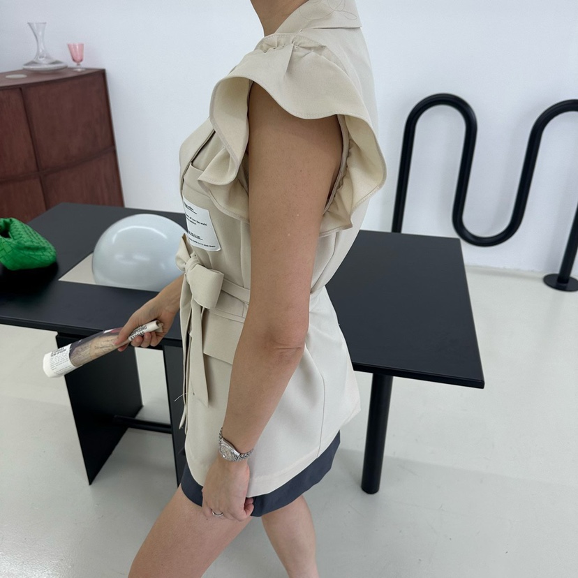 SOUIT韓國直郵㊣女裝新款熱賣時尚人氣推薦馬甲含腰帶荷葉邊SOUIT by mabel-L馬甲