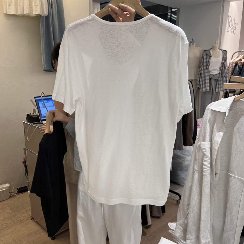W AND J韓國直郵㊣東大門實拍女裝新品熱賣人氣推薦T恤V領W AND JT恤