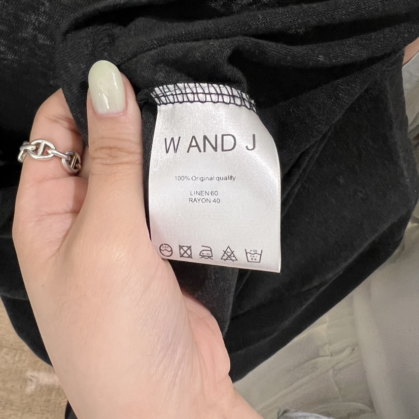 W AND J韓國直郵㊣東大門實拍女裝新品熱賣人氣推薦T恤V領W AND JT恤