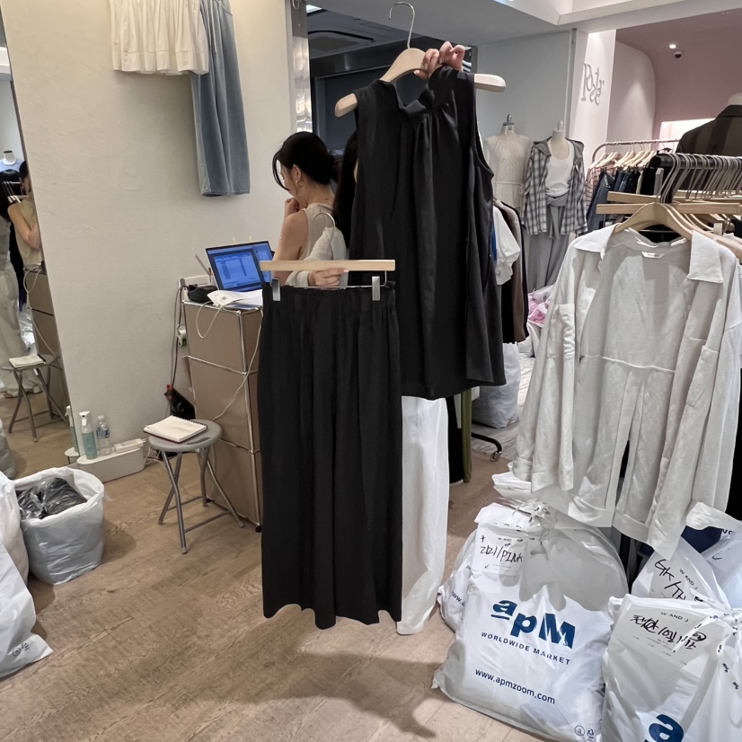 W AND J韓國直郵㊣女裝新款推薦時尚休閑熱賣吊帶背心奶油色W AND J吊帶/背心