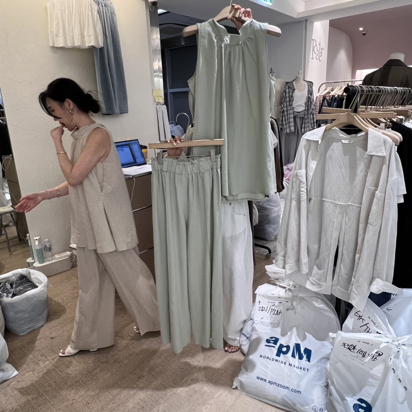 W AND J韓國直郵㊣女裝新款推薦時尚休閑熱賣吊帶背心奶油色W AND J吊帶/背心
