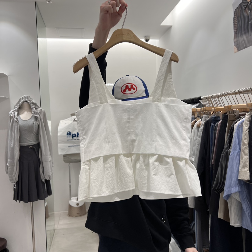 ANN MARGRET(此品牌名稱會遭售假投訴,建議淘寶店鋪商品名稱中不要使用)直郵韓國代購㊣女裝新款25春夏吊帶背心荷葉邊紐扣GRETA.Y吊帶/背心