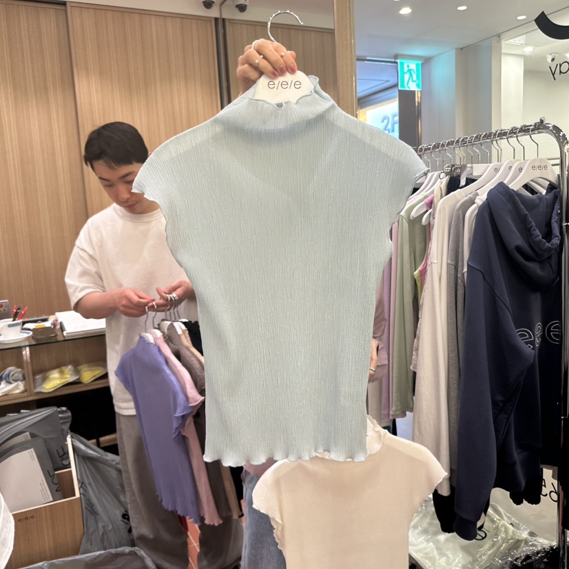E/E/E韓國直郵㊣女裝新品25春夏休閑推薦熱賣時尚T恤褶皺E/E/ET恤圖色2