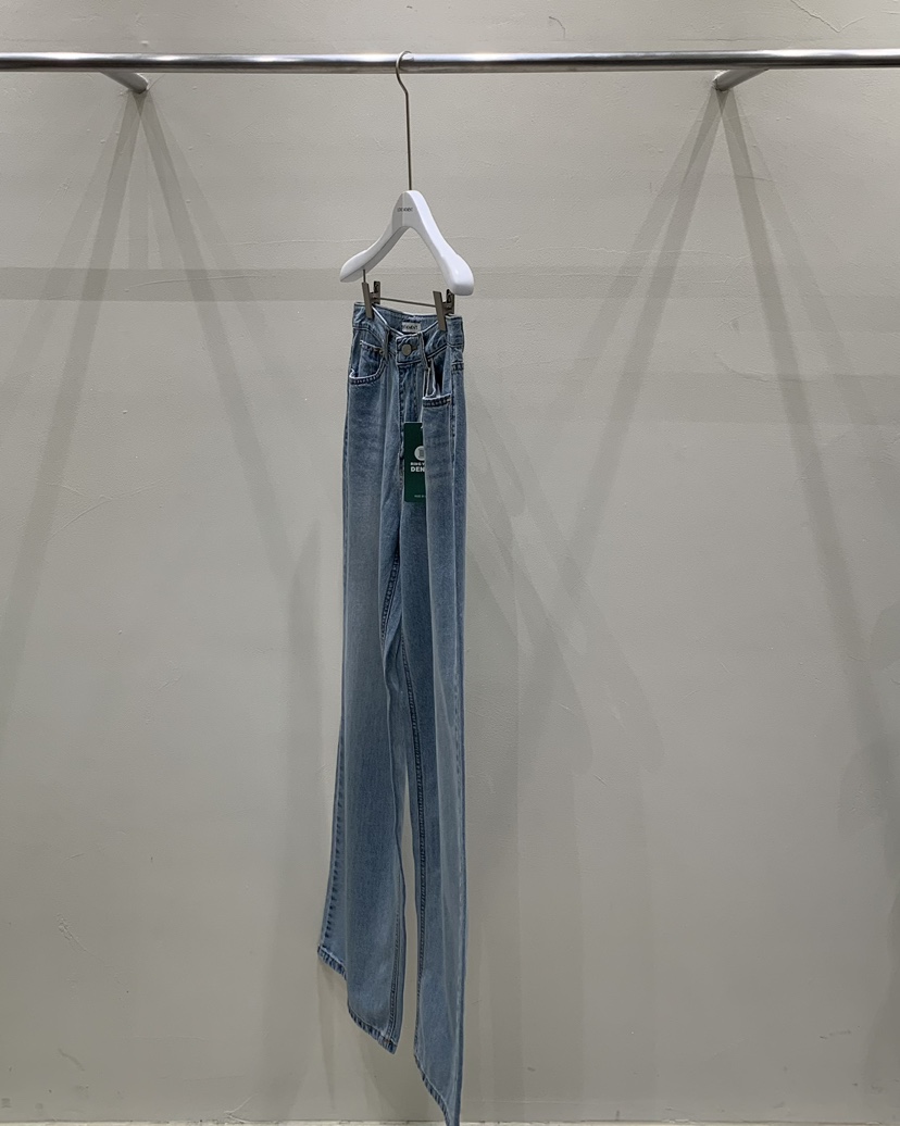 LOVE MOMENT韓國直郵㊣東大門實拍女裝新品25春夏推薦牛仔褲LOVE MOMENT牛仔褲