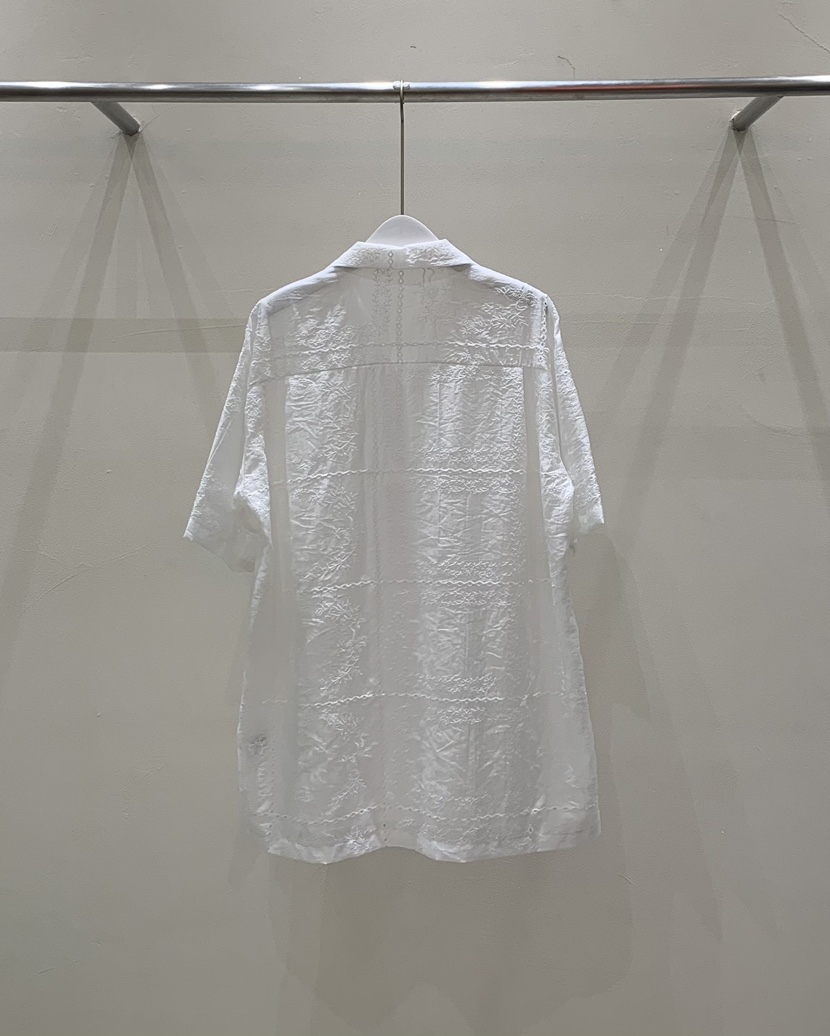 LOVE MOMENT韓國直郵㊣東大門實拍女裝新品熱賣襯衫蕾絲衫刺繡蕾絲LOVE MOMENT襯衫/蕾絲衫