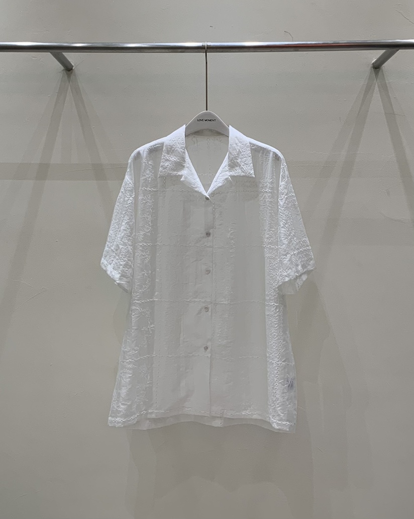 LOVE MOMENT韓國直郵㊣東大門實拍女裝新品熱賣襯衫蕾絲衫刺繡蕾絲LOVE MOMENT襯衫/蕾絲衫