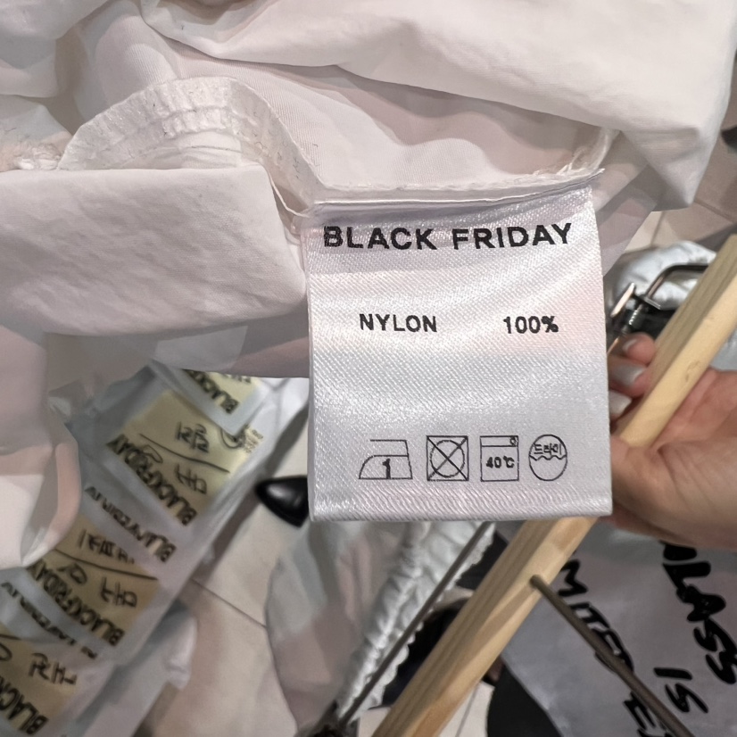 BLACKFRIDAY直郵韓國代購㊣女裝新款推薦時尚熱賣人氣25春夏衛衣BLACK FRIDAY衛衣