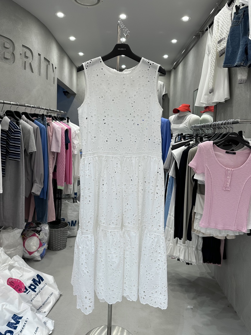 CELEBRITY-A韓國直郵㊣東大門實拍女裝新品時尚連衣裙刺繡CELEBRITY-A連衣裙