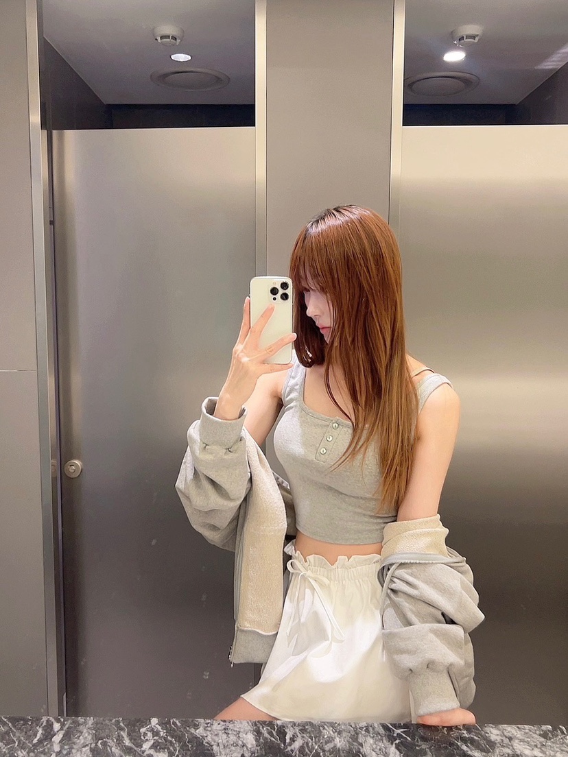 BANI BLUSH韓國直郵女裝新款推薦時尚真品人氣職業吊帶背心BANI BLUSH吊帶/背心