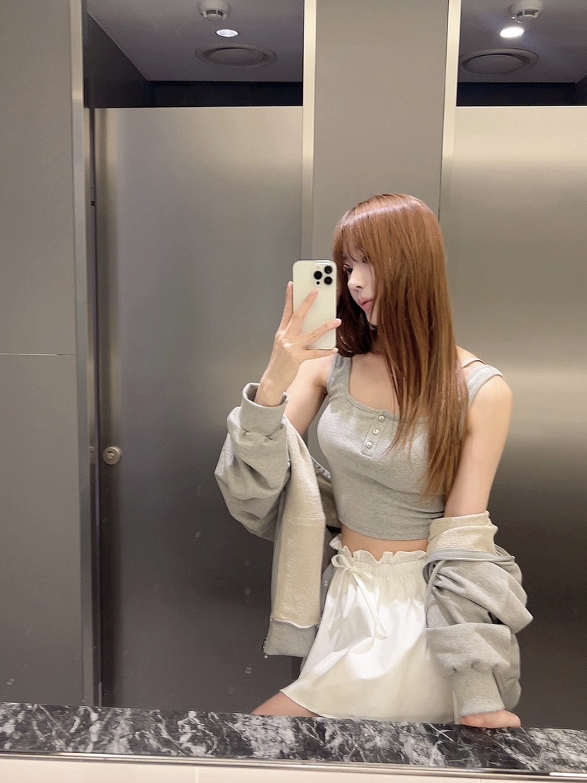 BANI BLUSH韓國直郵女裝新款推薦時尚真品人氣職業吊帶背心BANI BLUSH吊帶/背心